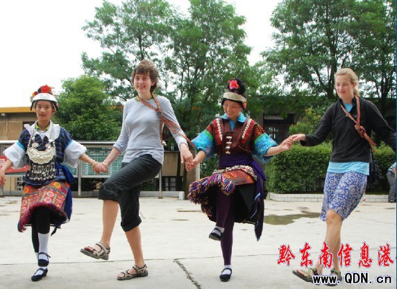 美國大學生支教苗鄉(xiāng) 讓愛的種子撒遍大山(圖)