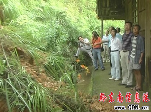 天柱縣黨政領導趕赴一線察看受災情況(圖)