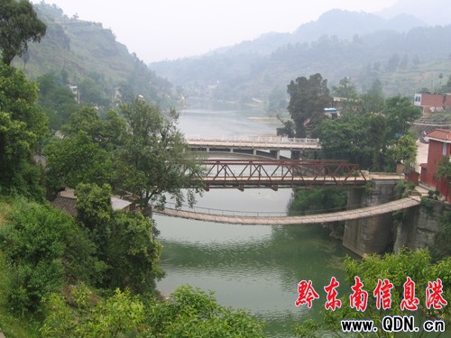 重安江上美麗的景觀——三朝橋(圖)