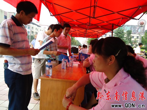 岑鞏舉辦民營企業招聘會 提供就業崗位1210個