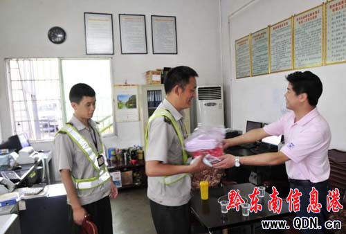 凱里公路管理段深入一線夏日送清涼(組圖)