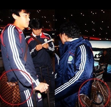 朝鮮背編織袋勇闖南非 國(guó)足背LV情何以堪(圖)