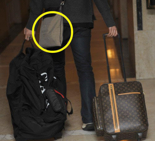 朝鮮背編織袋勇闖南非 國(guó)足背LV情何以堪(圖)