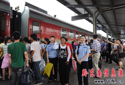 被拐賣的緬甸姑娘終于踏上了回家的路(組圖)