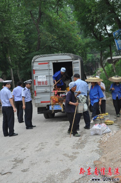 貨箱門大鎖 打開來看鎖的不是貨物竟是乘客(圖)