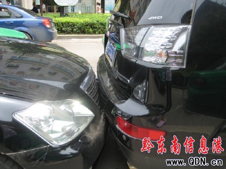 凱里街頭六車連環撞 疑因公交車速過快惹禍(圖)