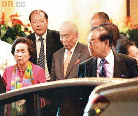 李嘉欣婆媳飯畢不悅撇嘴 面無表情關系轉差(圖)