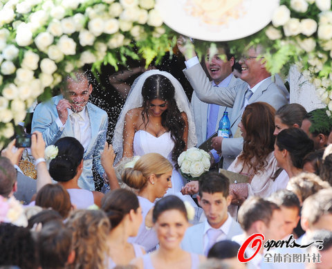 組圖:斯內德古堡大婚 與嬌妻攜手放飛希望鴿