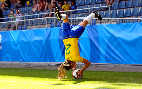 �M�D������Ů���շ������� ����С��ͯԒ�٬F