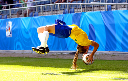 �M�D������Ů���շ������� ����С��ͯԒ�٬F