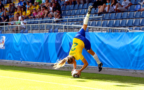 �M�D������Ů���շ������� ����С��ͯԒ�٬F