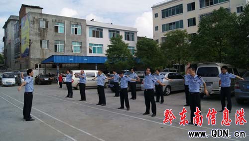 天柱縣提高交警素質 加強綜合體能訓練(圖)