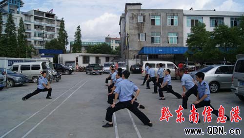 天柱縣提高交警素質 加強綜合體能訓練(圖)