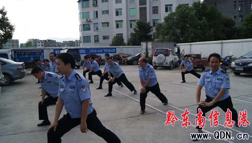 天柱縣提高交警素質 加強綜合體能訓練(圖)