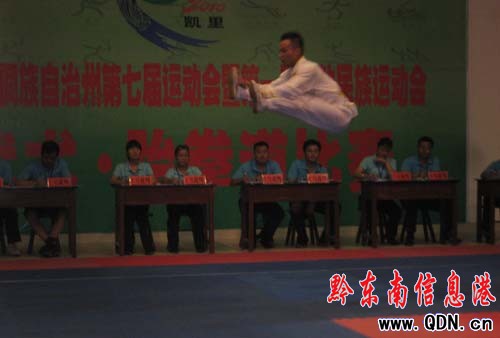 七運(yùn)會(huì)武術(shù)比賽開(kāi)賽 首日產(chǎn)生四塊金牌(組圖)