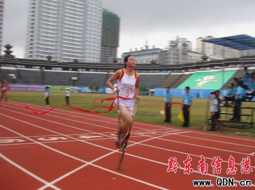 ���\�����_����100m�Qِǰ�������t���M�D��