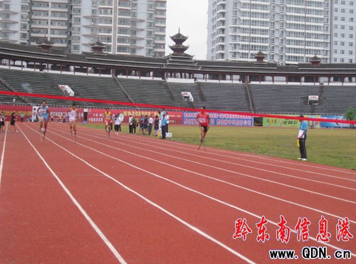 ���\�����_����100m�Qِǰ�������t���M�D��