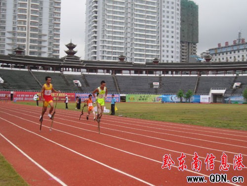 ���\�����_����100m�Qِǰ�������t���M�D��