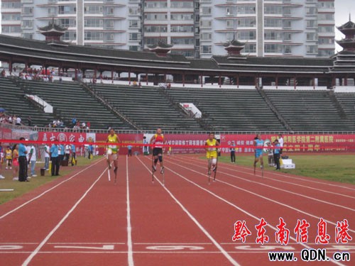 ���\�����_����100m�Qِǰ�������t���M�D��