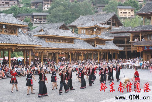 西江苗寨旅游旺季每天接待游客1.2萬人次(圖)