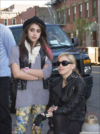 �����ȹ�����ஔ�zӰ�� ��90����ģ�ďV��(�D)