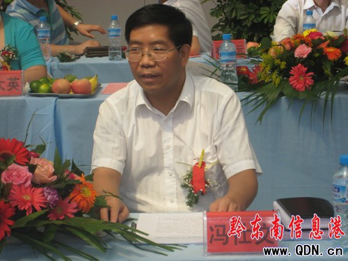 �P���_�l�^����10���� GDP����4.42�|(�M�D)