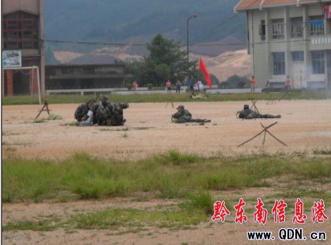 黎平舉行民兵軍事訓練匯報表演(組圖)