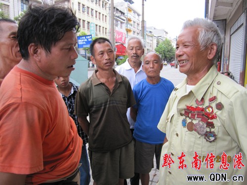 天柱八旬退伍老兵 45年采取獨(dú)特方式慶“八一”