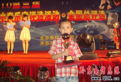 8歲侗族小鼓手 全國大賽奪金獎(圖)