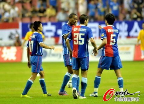 上海主場1-3爆冷負副班長 南昌強援2分鐘2球