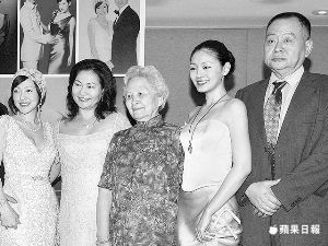 大S微博祝爸爸“別再闖禍” 曾為父還百萬賭債(圖)