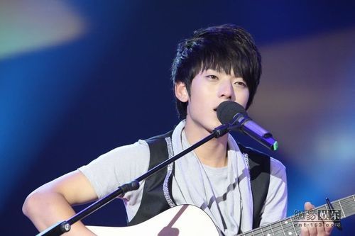 �����С������������Ɍ���ِ���D��