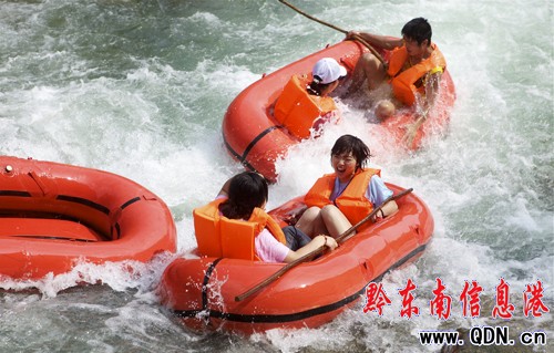 高溫炎熱難耐 杉木河漂流日接待游客首次突破5000人