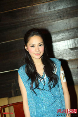 阿嬌探訪新加坡孤兒院 送上愛心漢堡套餐(圖)