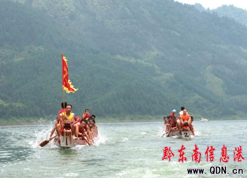 七夕情歌•龍舟節 仰阿莎湖上賽龍舟(圖)
