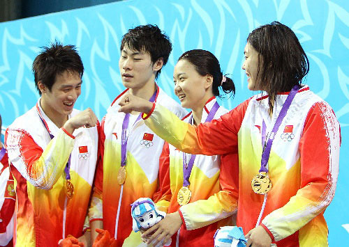 組圖:青奧中國(guó)泳軍日進(jìn)三金 唐奕成就六冠王