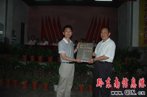 廈門大學魏傳義教授向黎平會議紀念館捐贈書畫(圖)