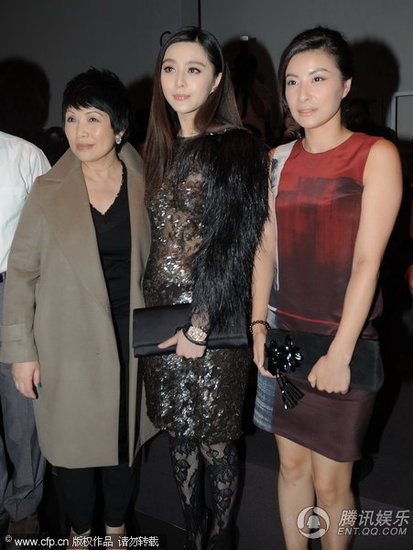組圖:范冰冰華麗皮草顯貴氣與郭晶晶親密擁抱