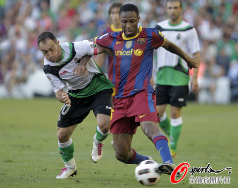 組圖:飛翔的梅西寫滿陽光 比利亞展示飛天舞