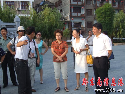 鎮(zhèn)遠(yuǎn)藝術(shù)節(jié)開幕式創(chuàng)編隊(duì)伍陣容強(qiáng)大(圖)