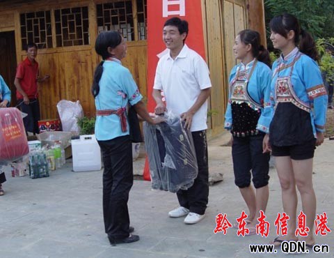 ʯ��կ�����ӵǿơ� �v�ü�Ůͬ�c�R���M�D��