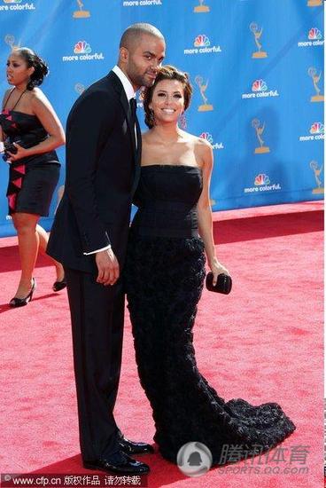 組圖:帕克伊娃攜手走紅毯 艾美獎夫婦秀恩愛