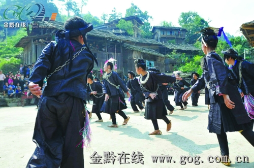 劍河縣久仰鄉(xiāng)苗族木鼓舞(圖)