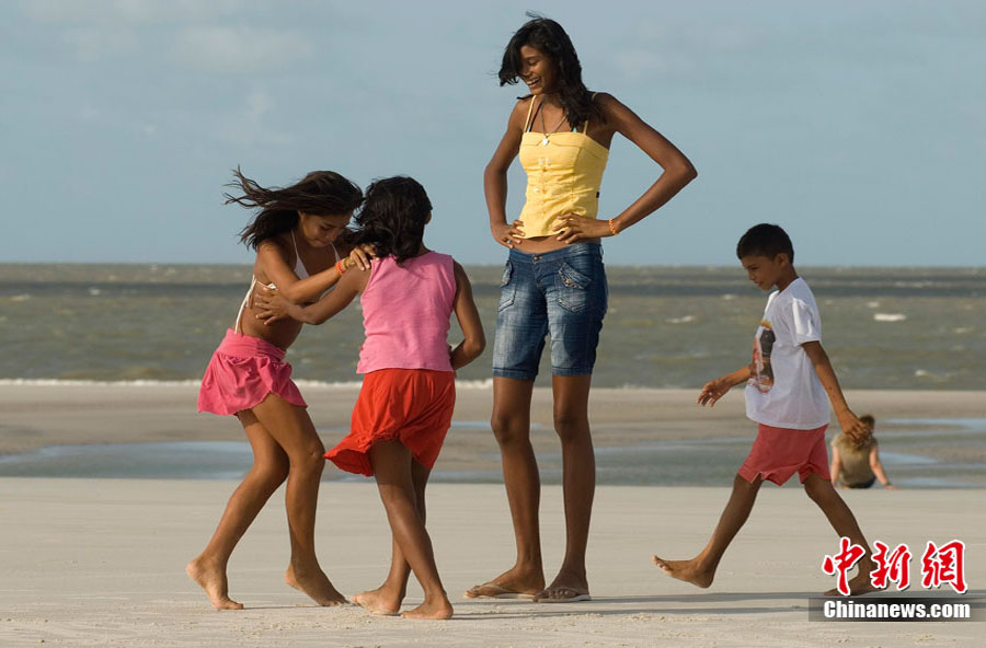 ����14�qŮ������2.06��