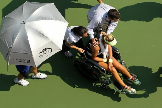 組圖:美網(wǎng)現(xiàn)揪心一幕 阿扎離奇暈倒輪椅離場