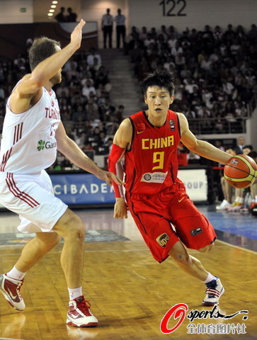 組圖:男籃47分慘敗東道主 創1連串恥辱紀錄