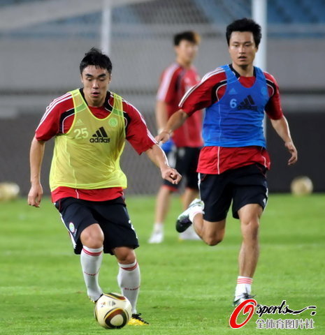 組圖:男足踩場氣氛輕松 高洪波劍指巴拉圭