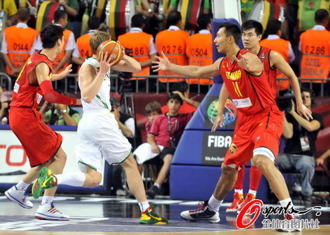 組圖:劉煒21分阿聯(lián)兩雙 中國67-78負(fù)立陶宛