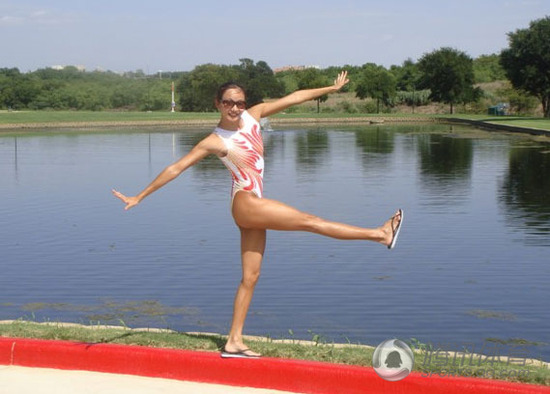 組圖:花游文婷姐妹曝私家照 秀誘人身材