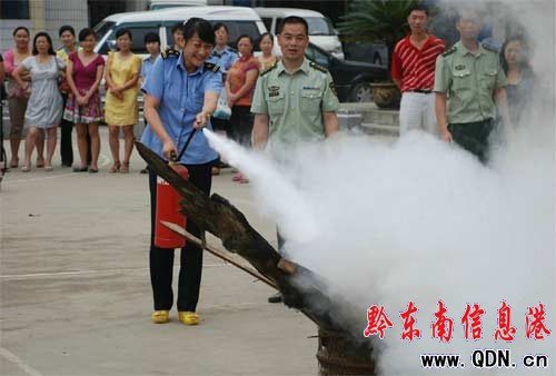 凱里車務(wù)段開展消防演練(圖)